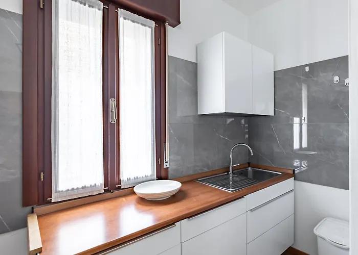 Guesthost - Sunset Mestre